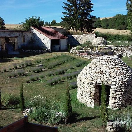 Вилла Les Bories En Champagne Montlevon Экстерьер фото