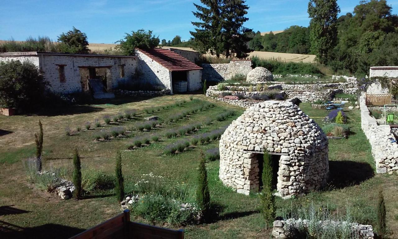 Вилла Les Bories En Champagne Montlevon Экстерьер фото