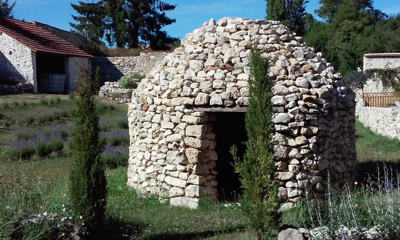 Вилла Les Bories En Champagne Montlevon Экстерьер фото