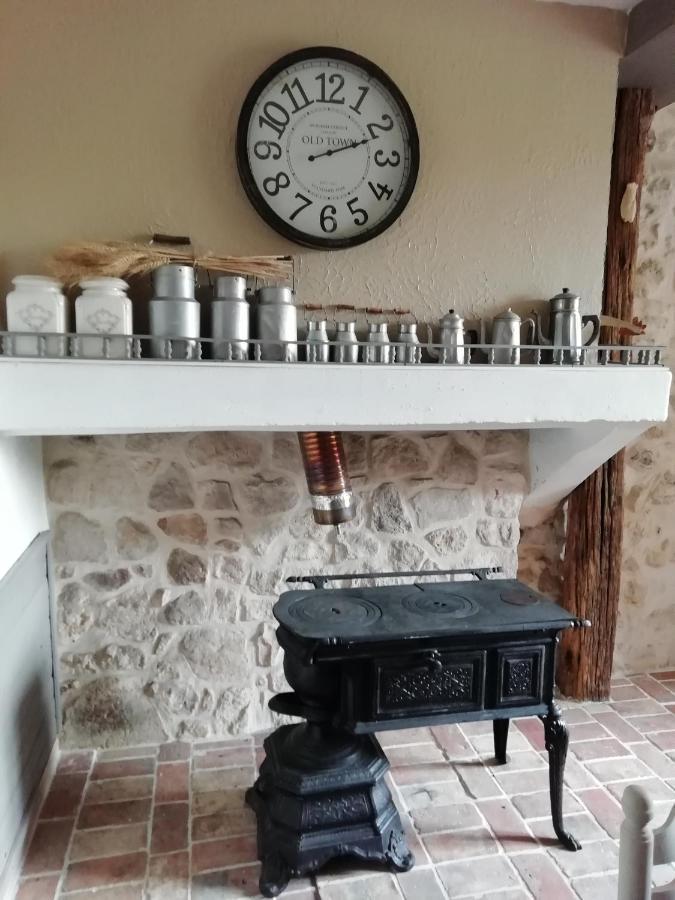 Вилла Les Bories En Champagne Montlevon Экстерьер фото