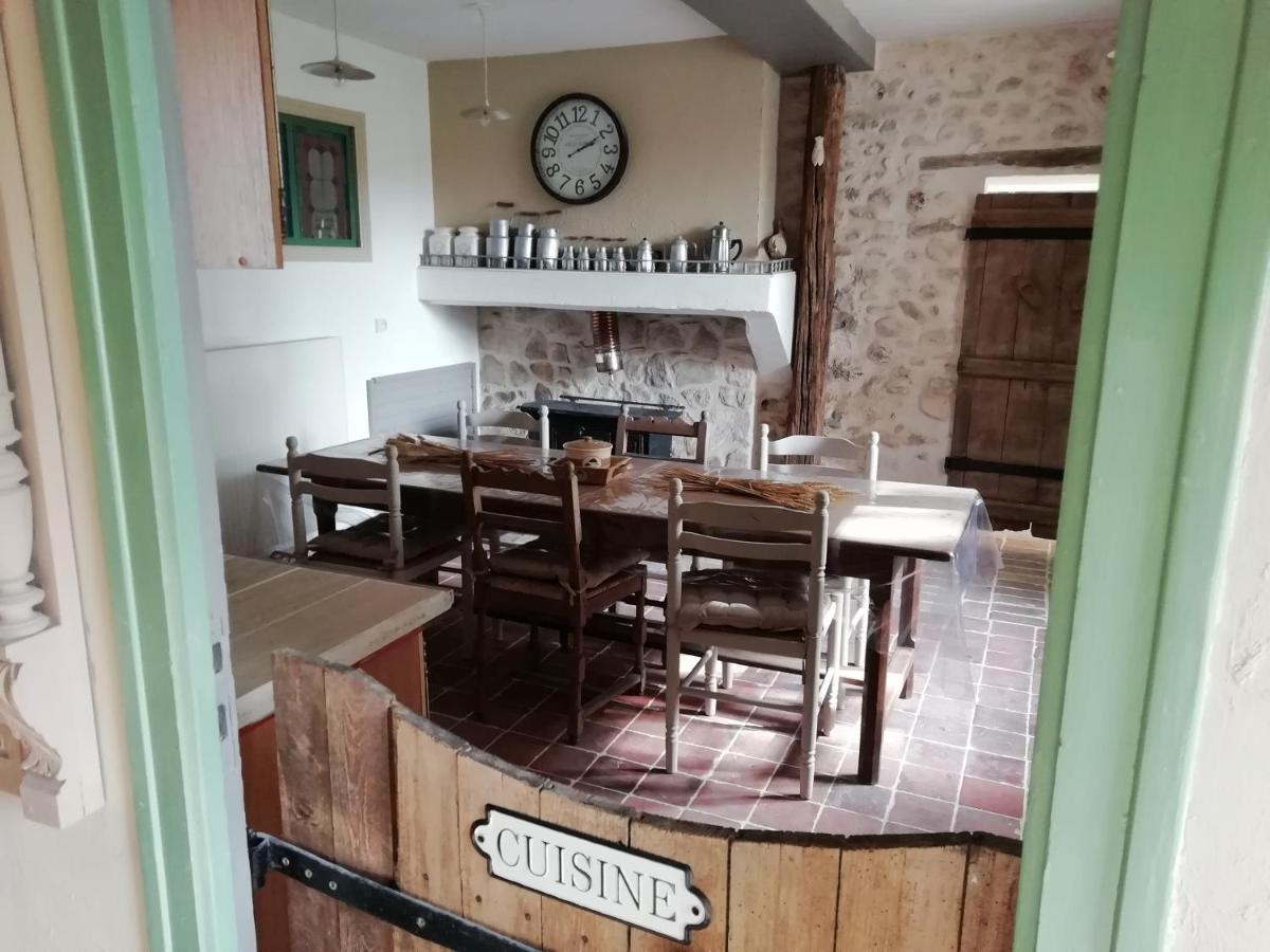 Вилла Les Bories En Champagne Montlevon Экстерьер фото