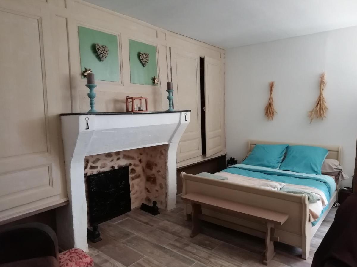 Вилла Les Bories En Champagne Montlevon Экстерьер фото