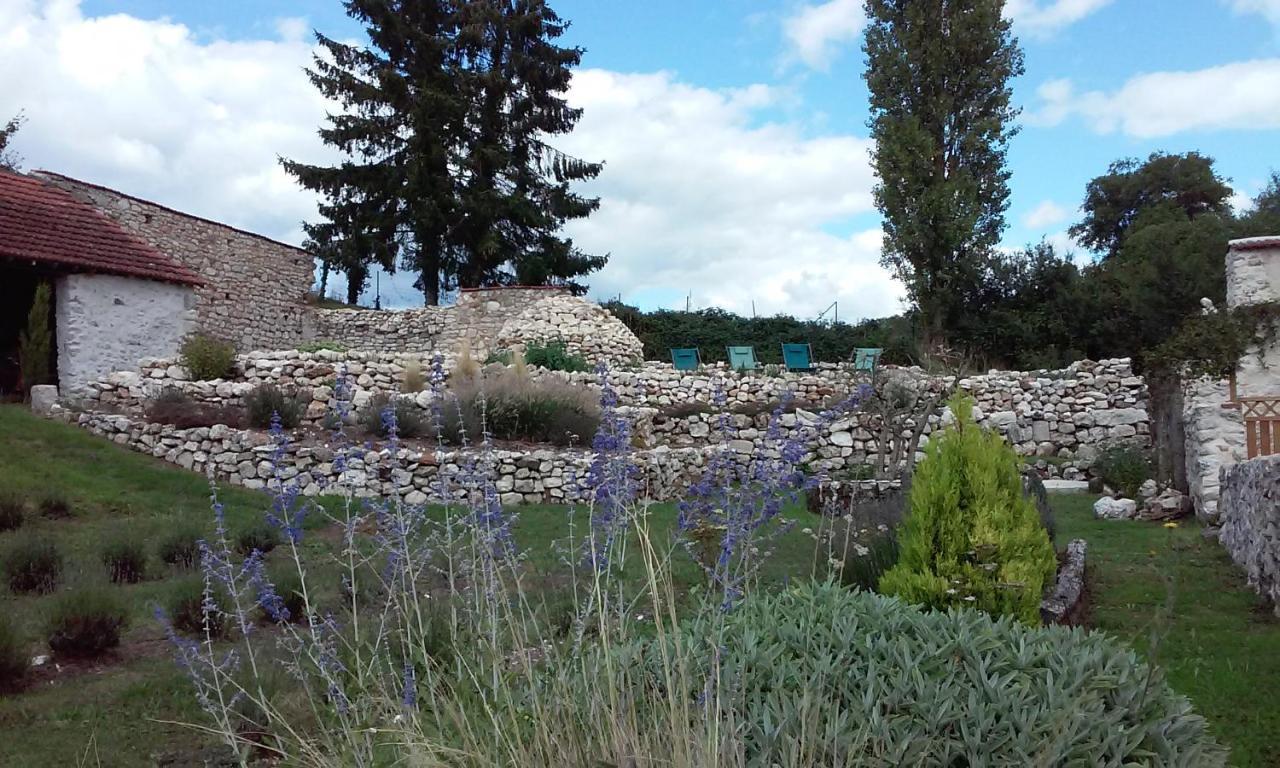 Вилла Les Bories En Champagne Montlevon Экстерьер фото