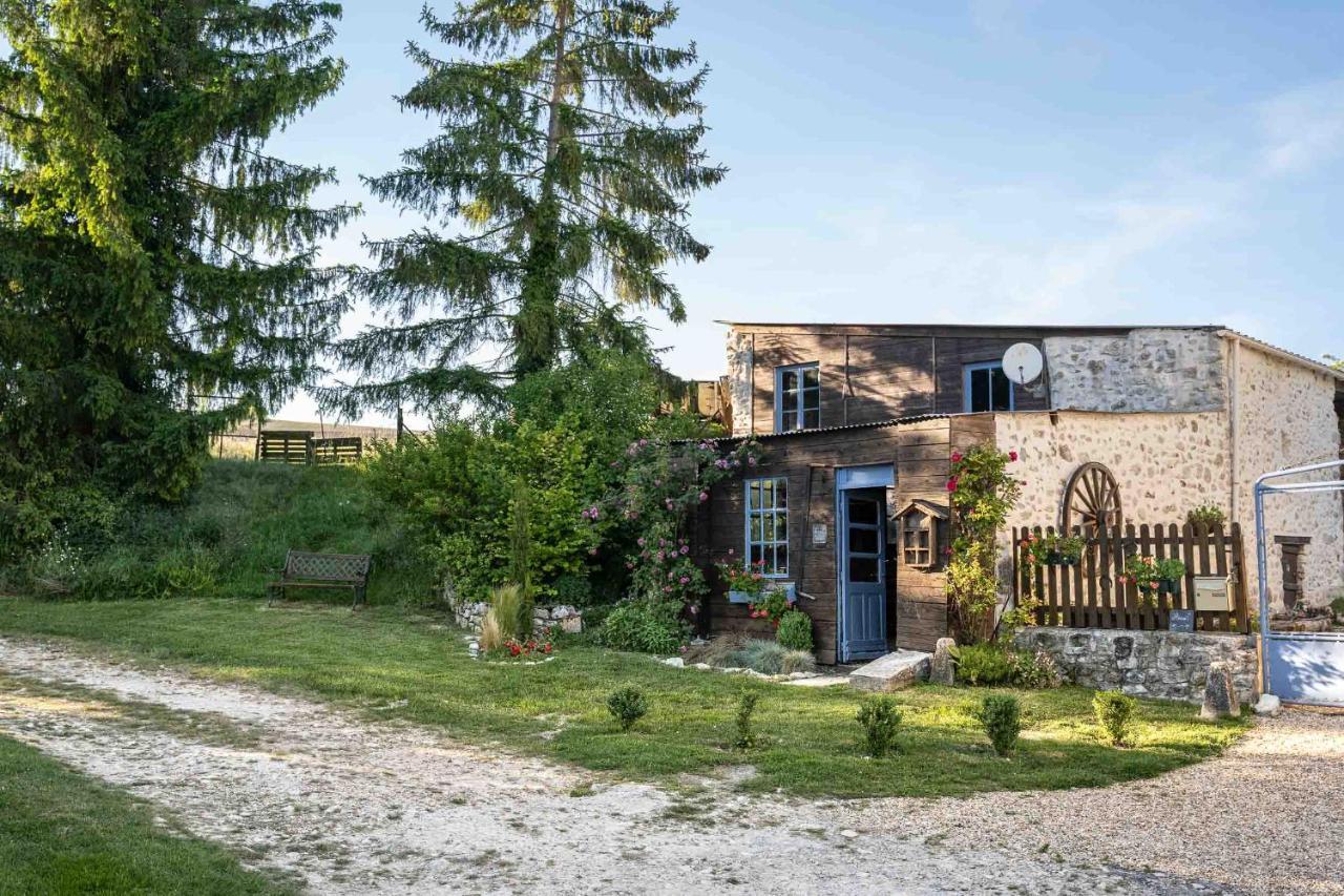 Вилла Les Bories En Champagne Montlevon Экстерьер фото