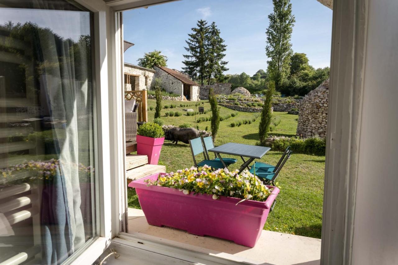 Вилла Les Bories En Champagne Montlevon Экстерьер фото