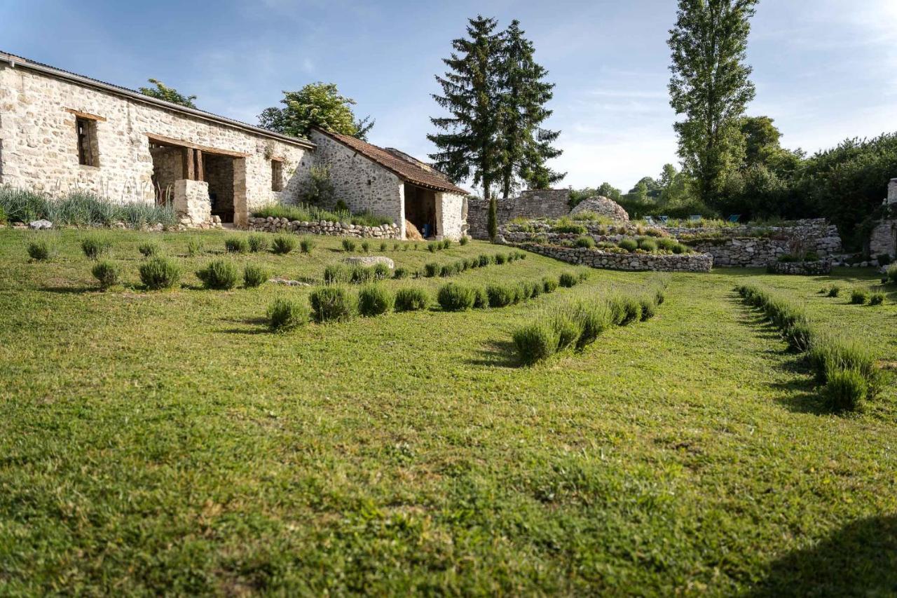 Вилла Les Bories En Champagne Montlevon Экстерьер фото